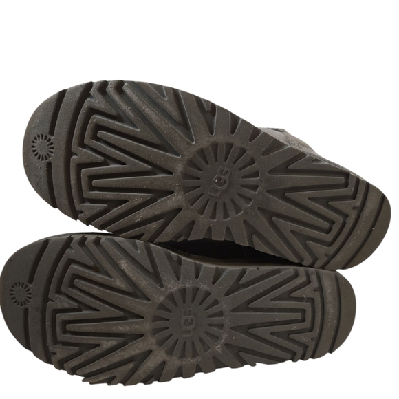 Uggs Classic Short Gray Boots Size 8 - Picture 6 of 9